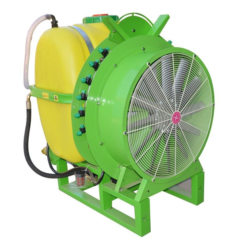 Landwirtschaftliches Luftstrahlsprühgerät für Obstbäume im Obstgarten Landwirtschaftliches Luftstrahlsprühgerät für Obstbäume im Obstgarten