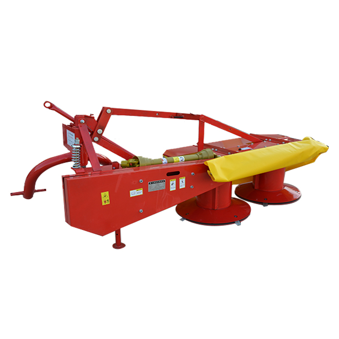 Heumäher mit Traktor montiert