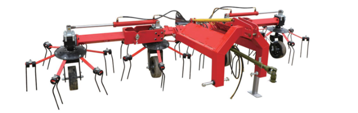 Am Traktor montierter Heurechen